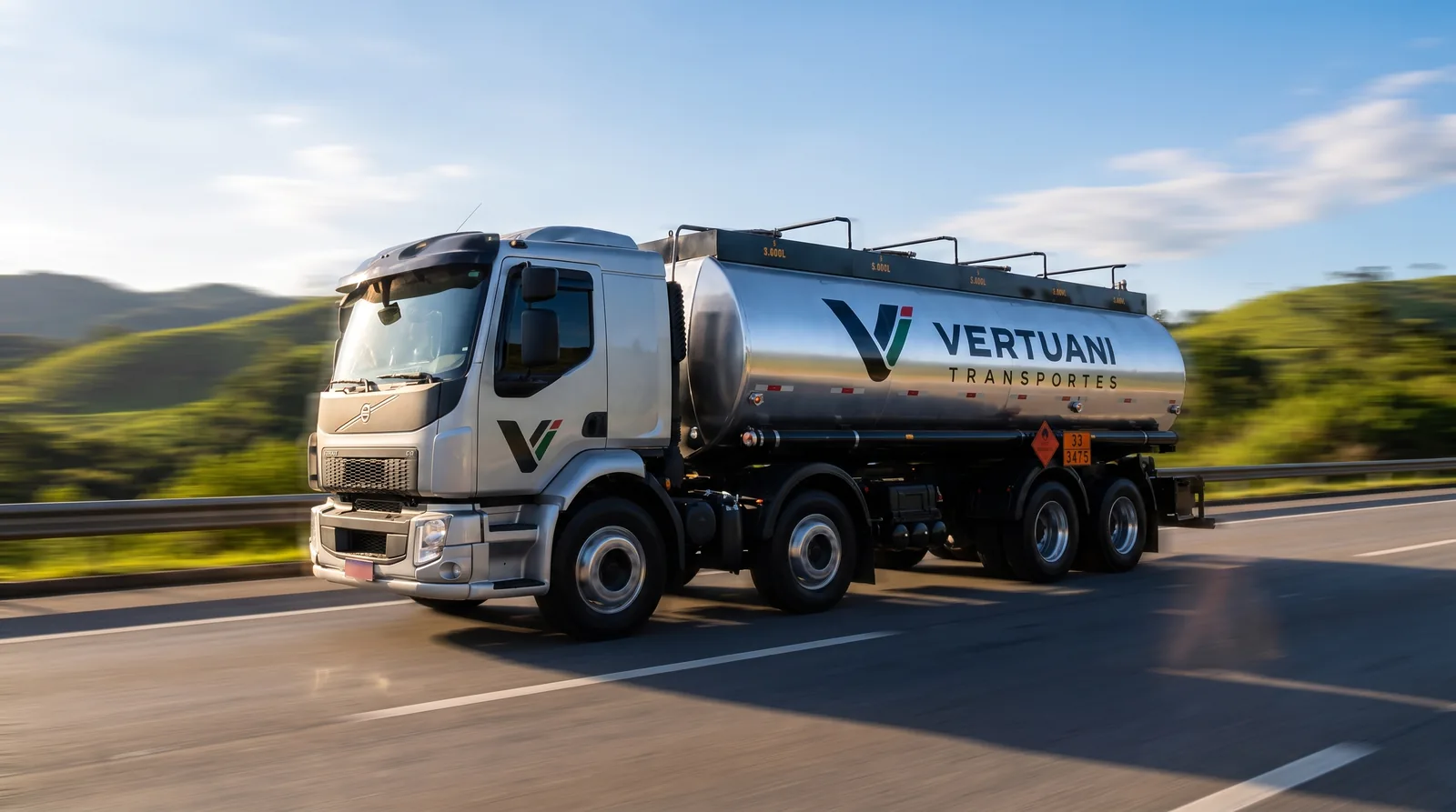 Caminhão-tanque da Vertuani Transportes em movimento na rodovia, com a logomarca no tanque